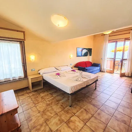 Maxi Hotel