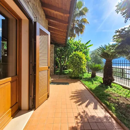 Fior Di Loto Limone sul Garda
