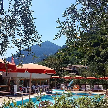 Miravalle Aparthotel Limone sul Garda