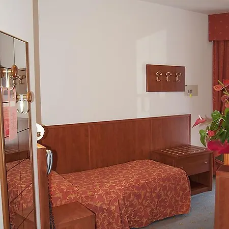 Garden Hotel 3*