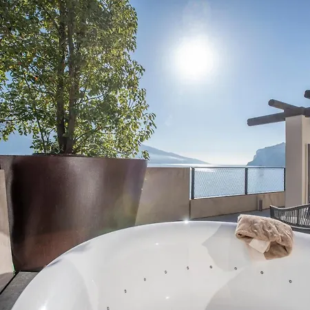 Eala My Lakeside Dream - Adults Friendly Hotel