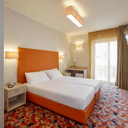 Royal Village Hotel 4*
