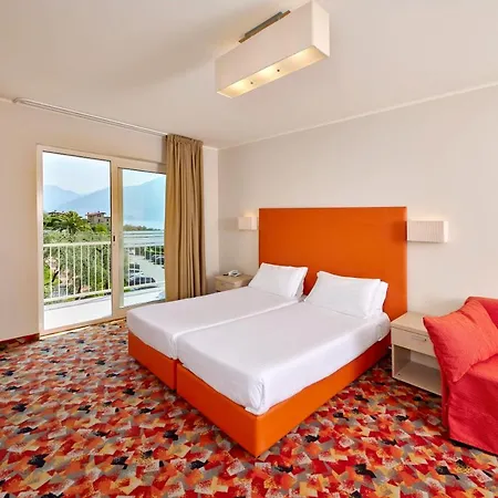 Royal Village 4*