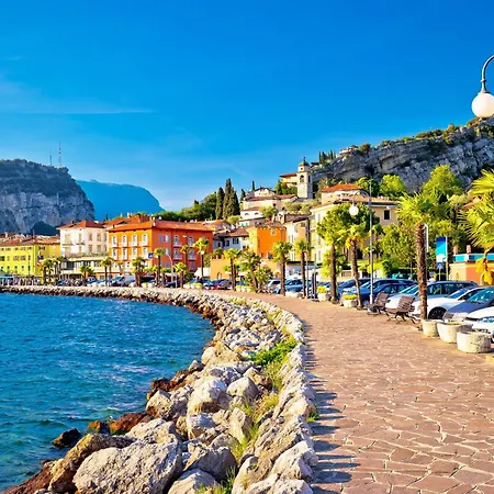 Relais Nanzello Garda Living 1 And 2 * Limone sul Garda