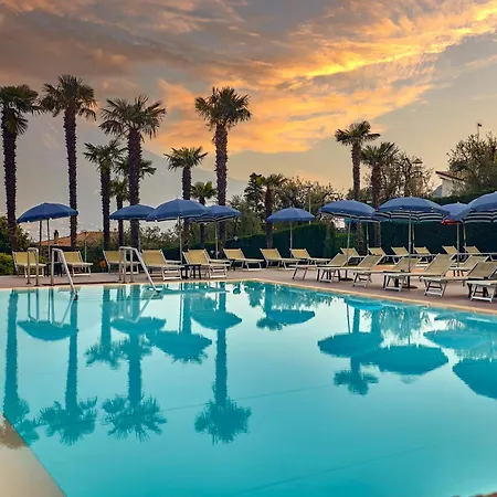 Royal Village Hotel 4*