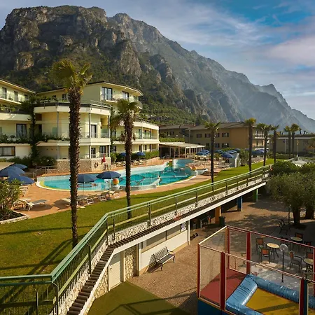 Royal Village Hotel 4*