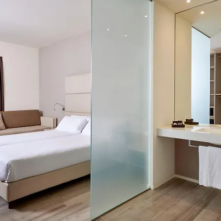 Royal Village Hotel 4*