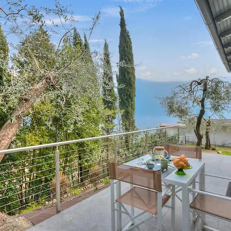 Relais Nanzello Garda Living 1 And 2