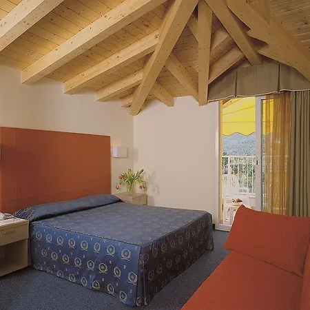 Royal Village Hotel 4*