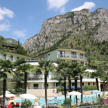 Royal Village Hotel 4*