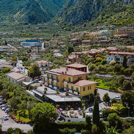 Hotel Limone 3*